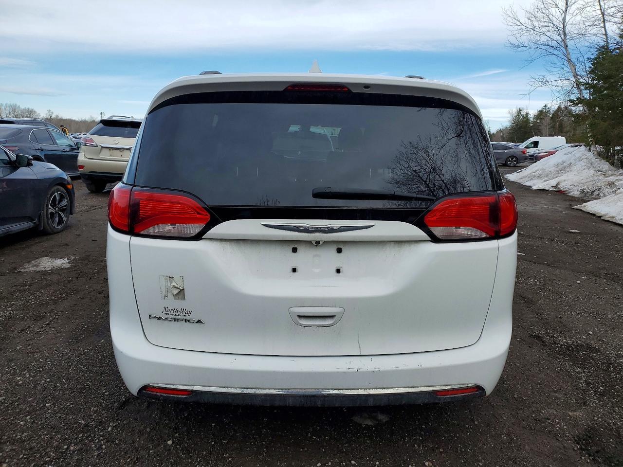 2017 Chrysler Truck/Van Pacifica Touring-L - Фото 6