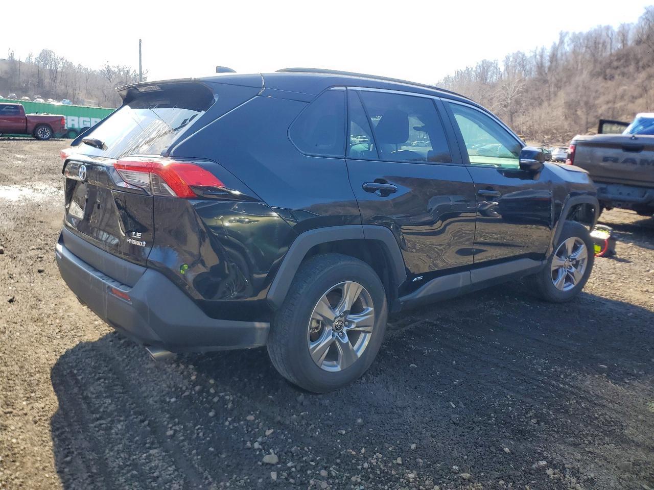 2024 Toyota Rav4 Hybrid Le - Image 3