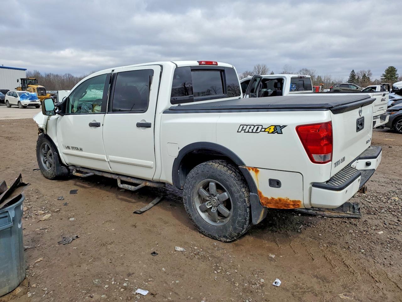 2013 Nissan Titan - Фото 2