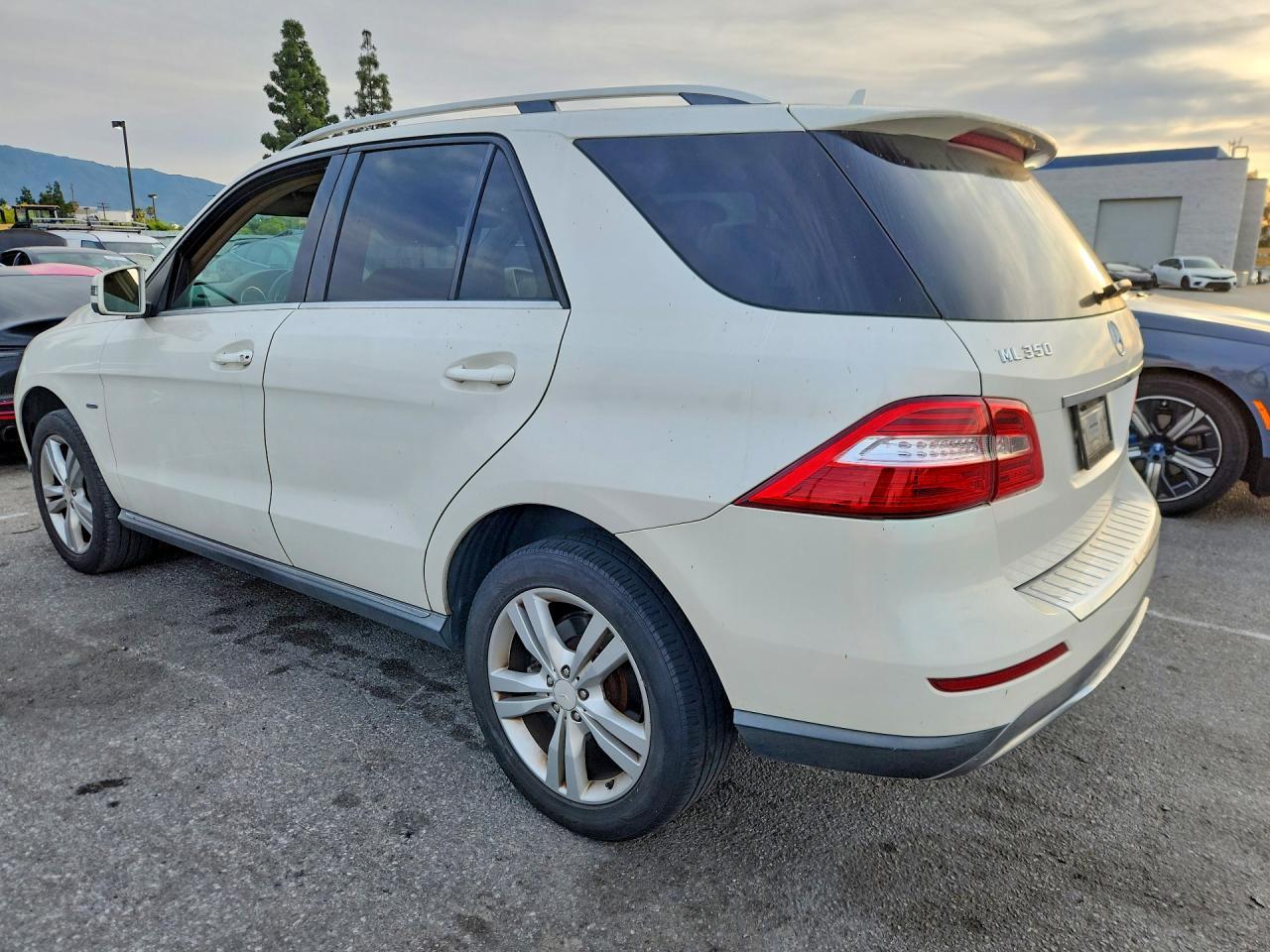 2012 Mercedes-Benz Ml 350 4Matic - Image 2
