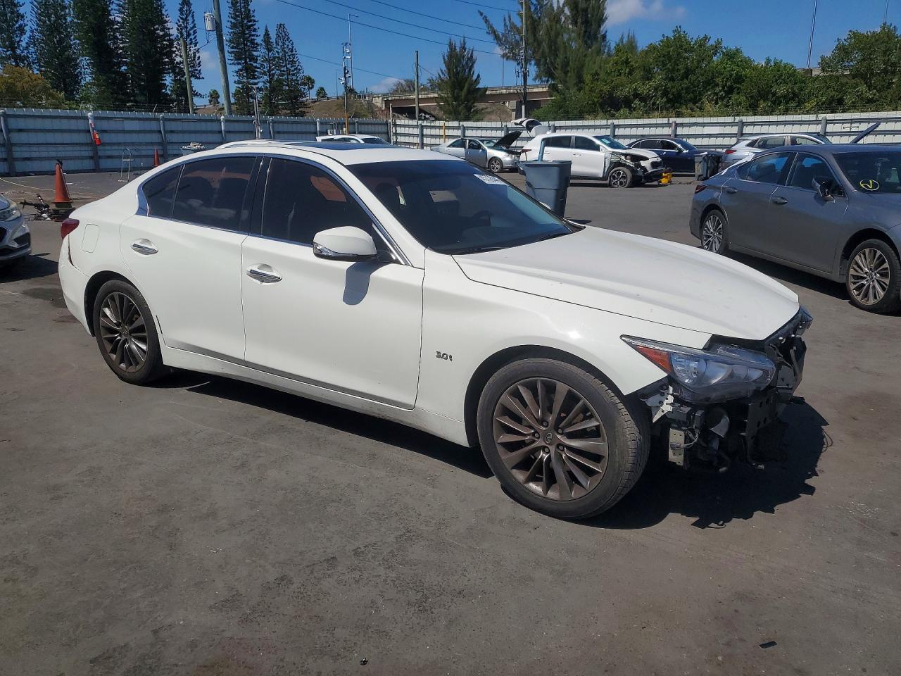 2018 Infiniti Q50 3.0T Luxe - Image 4