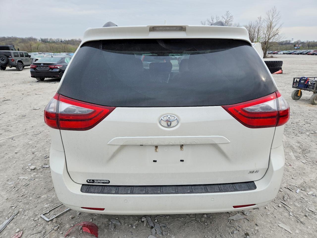 2020 Toyota Sienna Xle 8-Passenger - Image 6