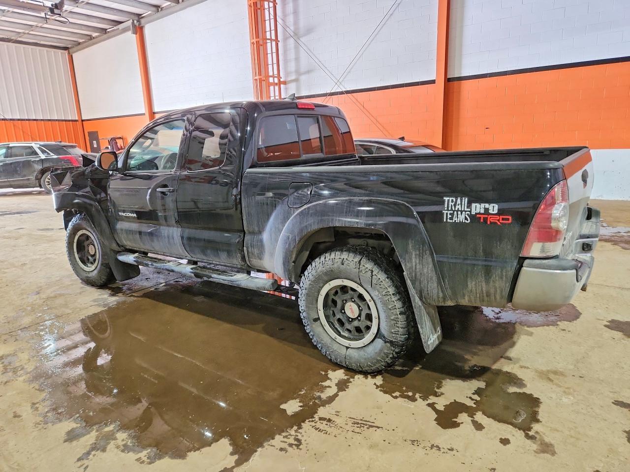 2015 Toyota Tacoma V6 - Фото 2
