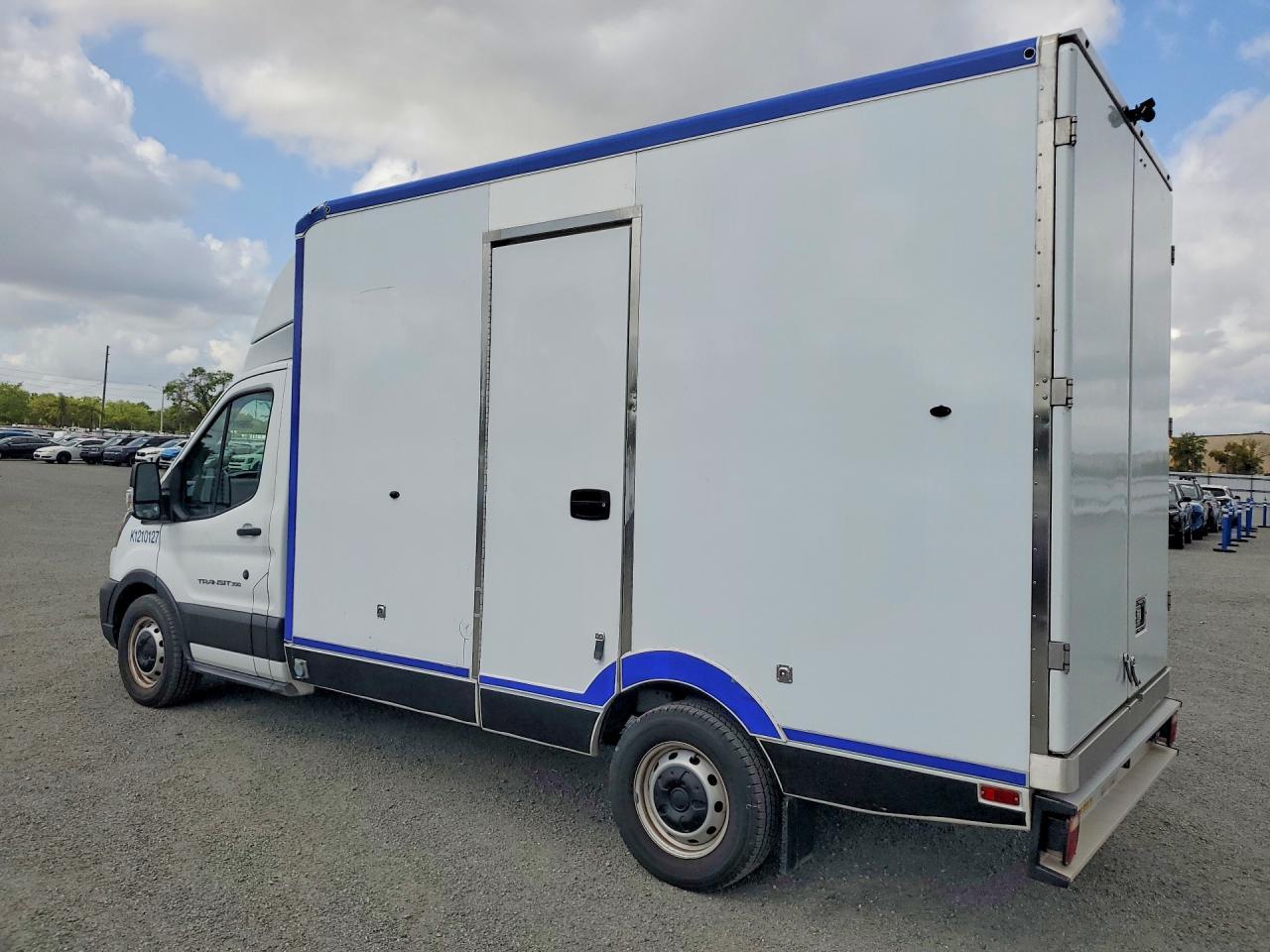 2021 Ford Transit Delivery Truck - Фото 2