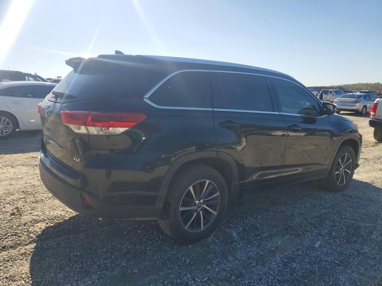 2018 Toyota Highlander Xle - Фото 3
