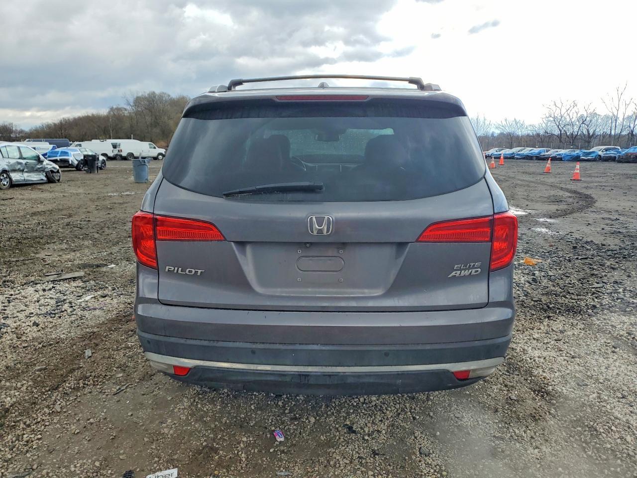 2016 Honda Pilot Elite - Image 6