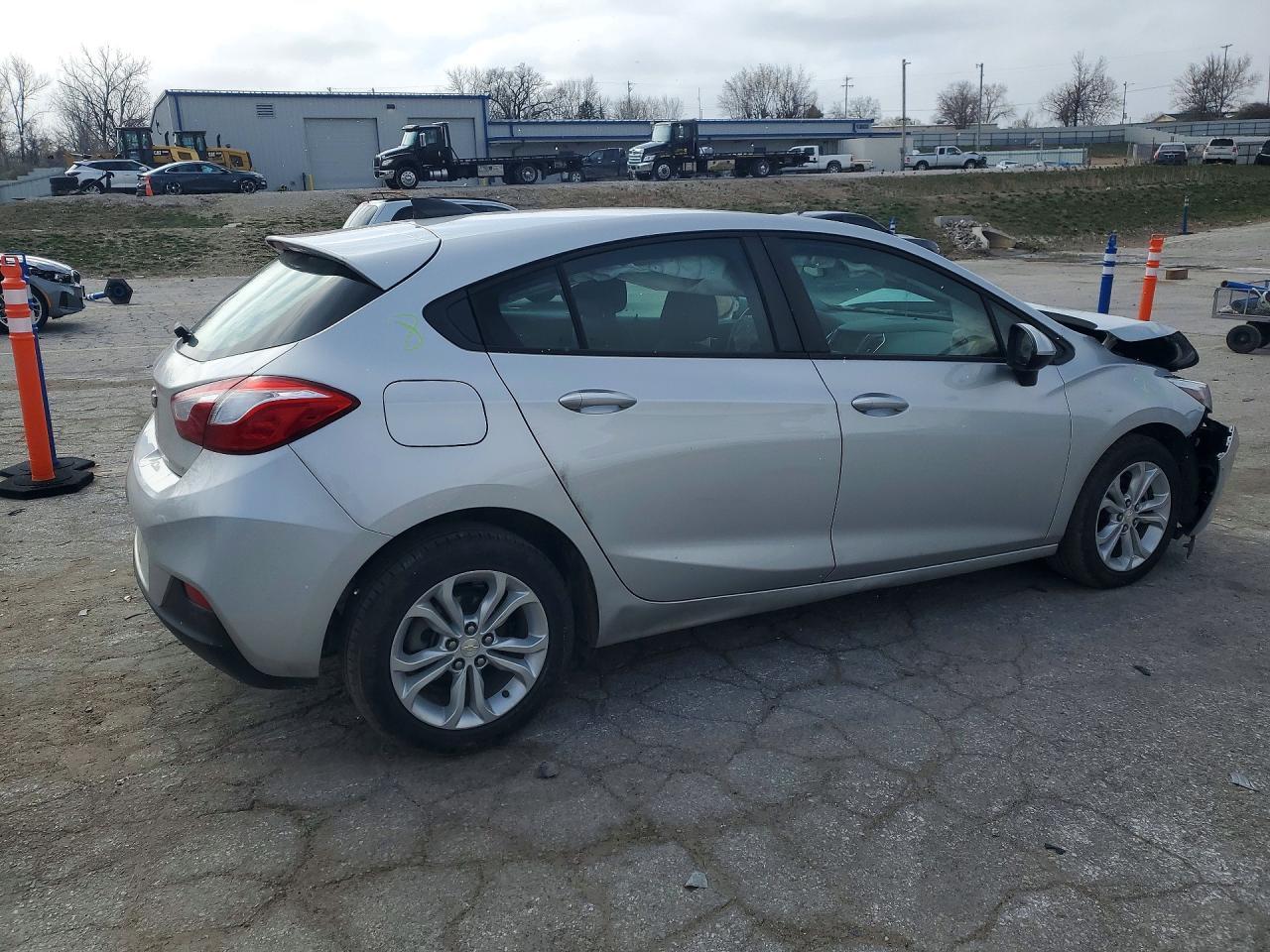 2019 Chevrolet Cruze Ls - Image 3