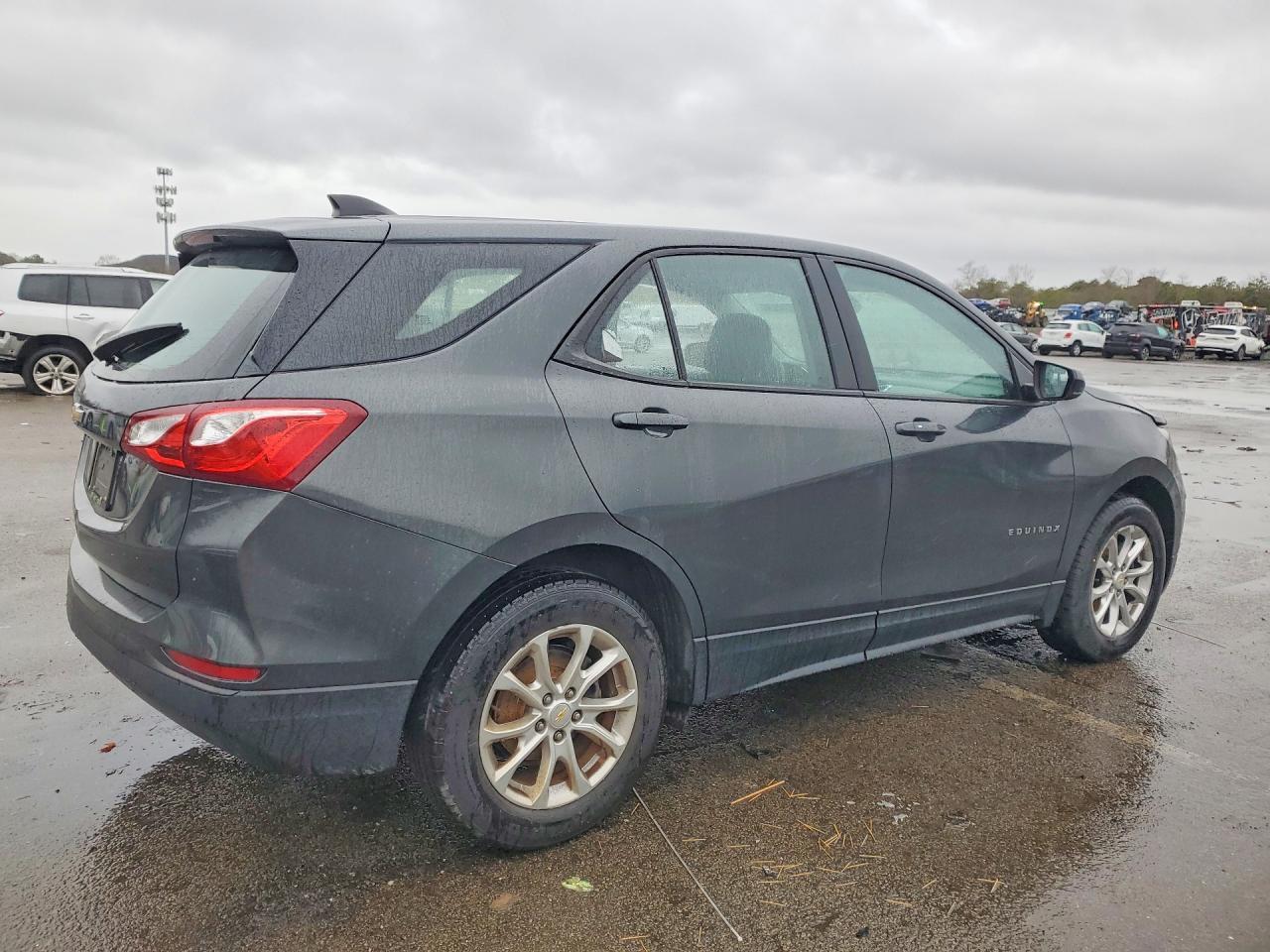 2020 Chevrolet Equinox Ls - Image 3