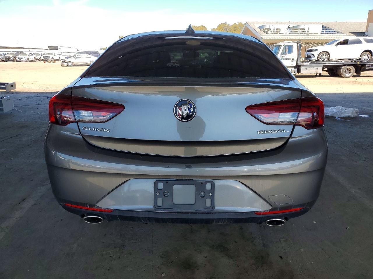 2018 Buick Regal Essence - Image 6