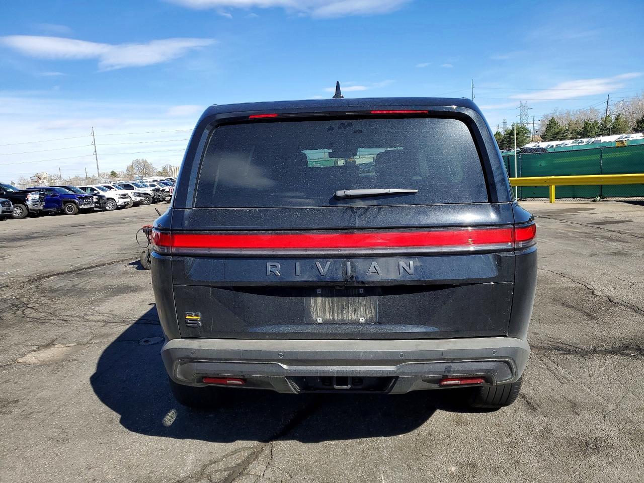 2025 Rivian R1S Premium - Фото 6