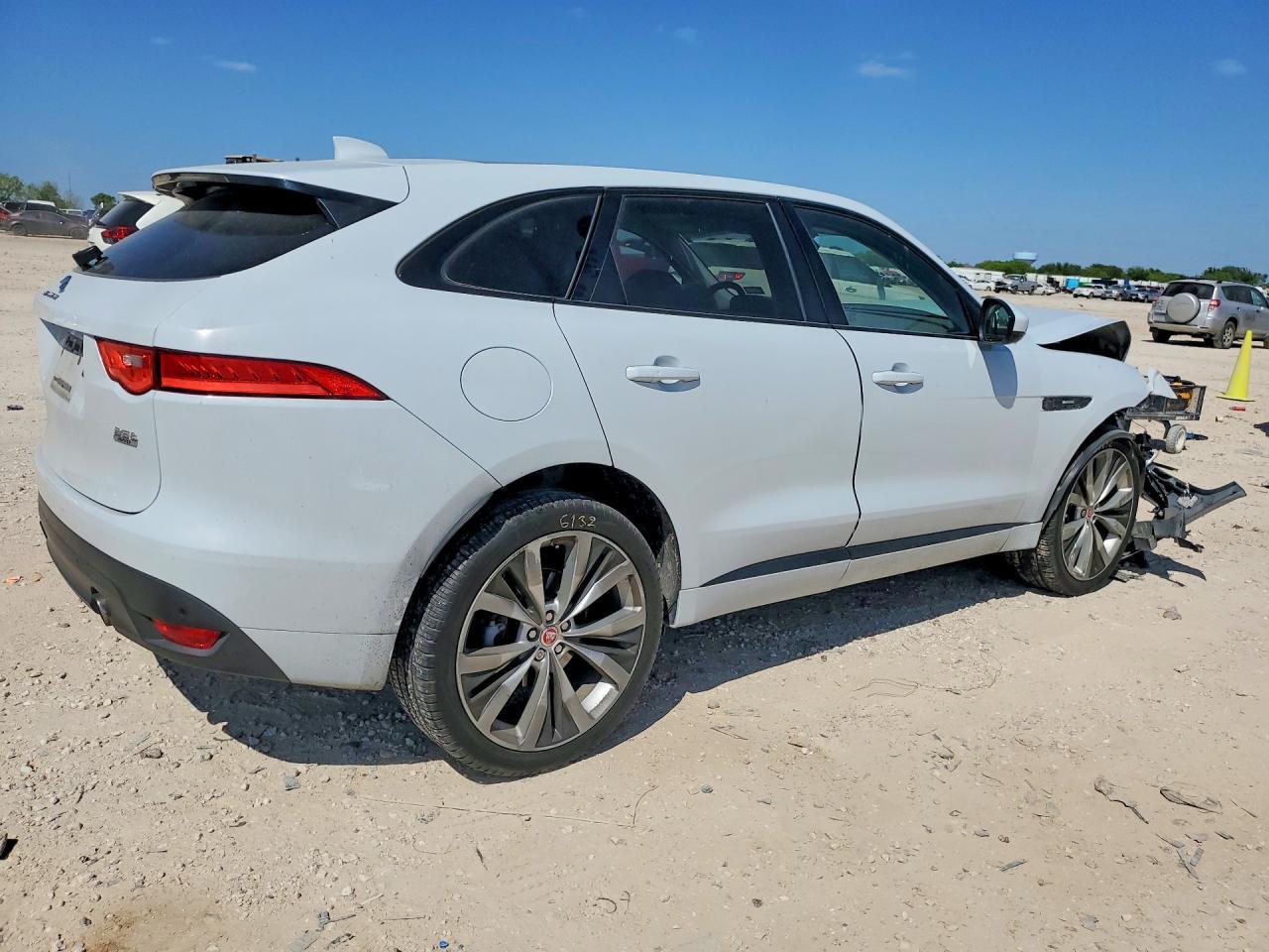 2017 Jaguar F-Pace R - Sport - Фото 3