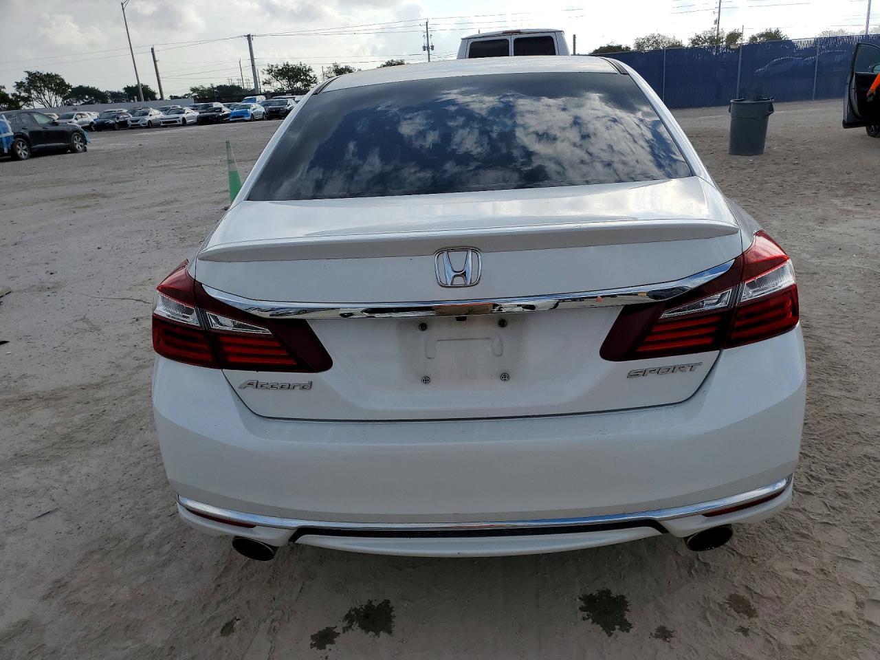 2017 Honda Accord Sport - Image 6