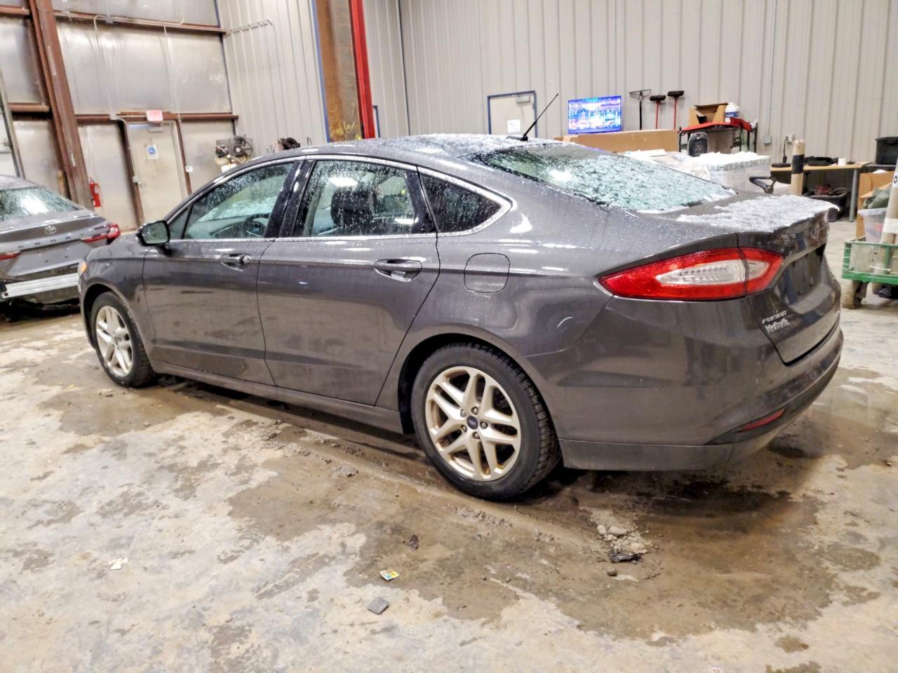 2016 Ford Fusion Se - Image 2
