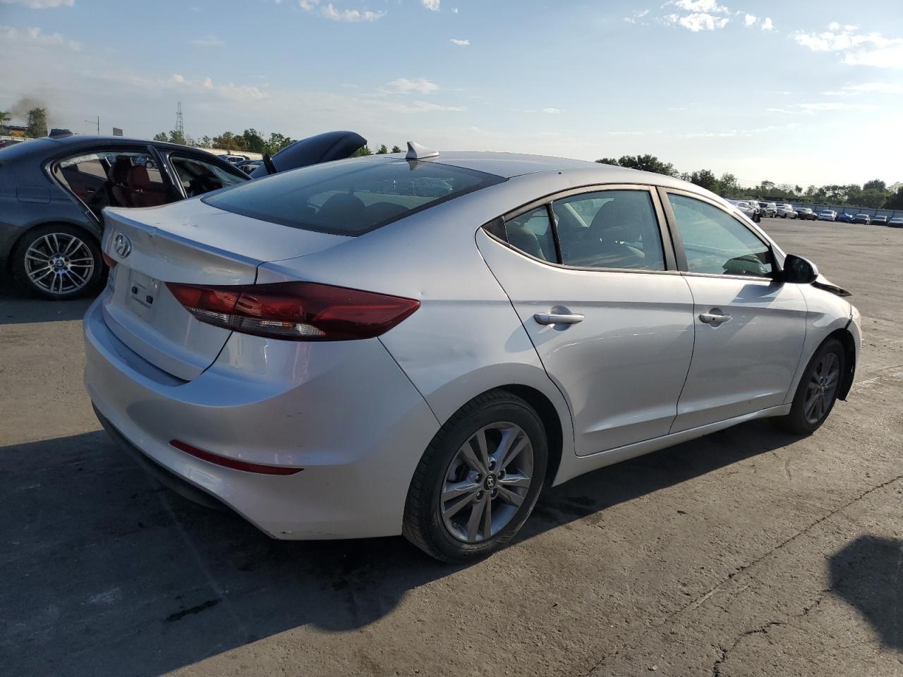 2018 Hyundai Elantra Sel - Фото 3
