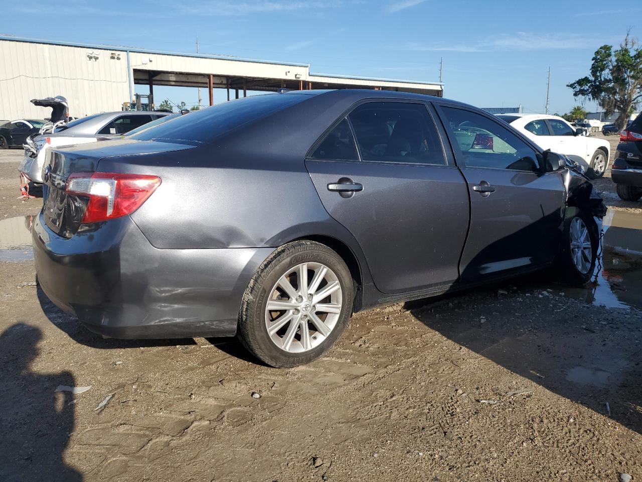 2014 Toyota Camry Xle V6 - Image 3