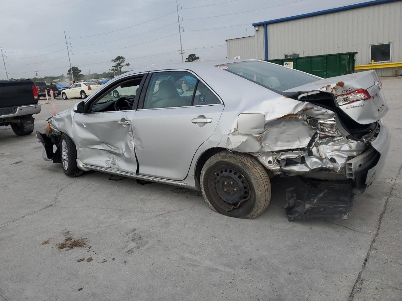 2012 Toyota Camry Base - Фото 2