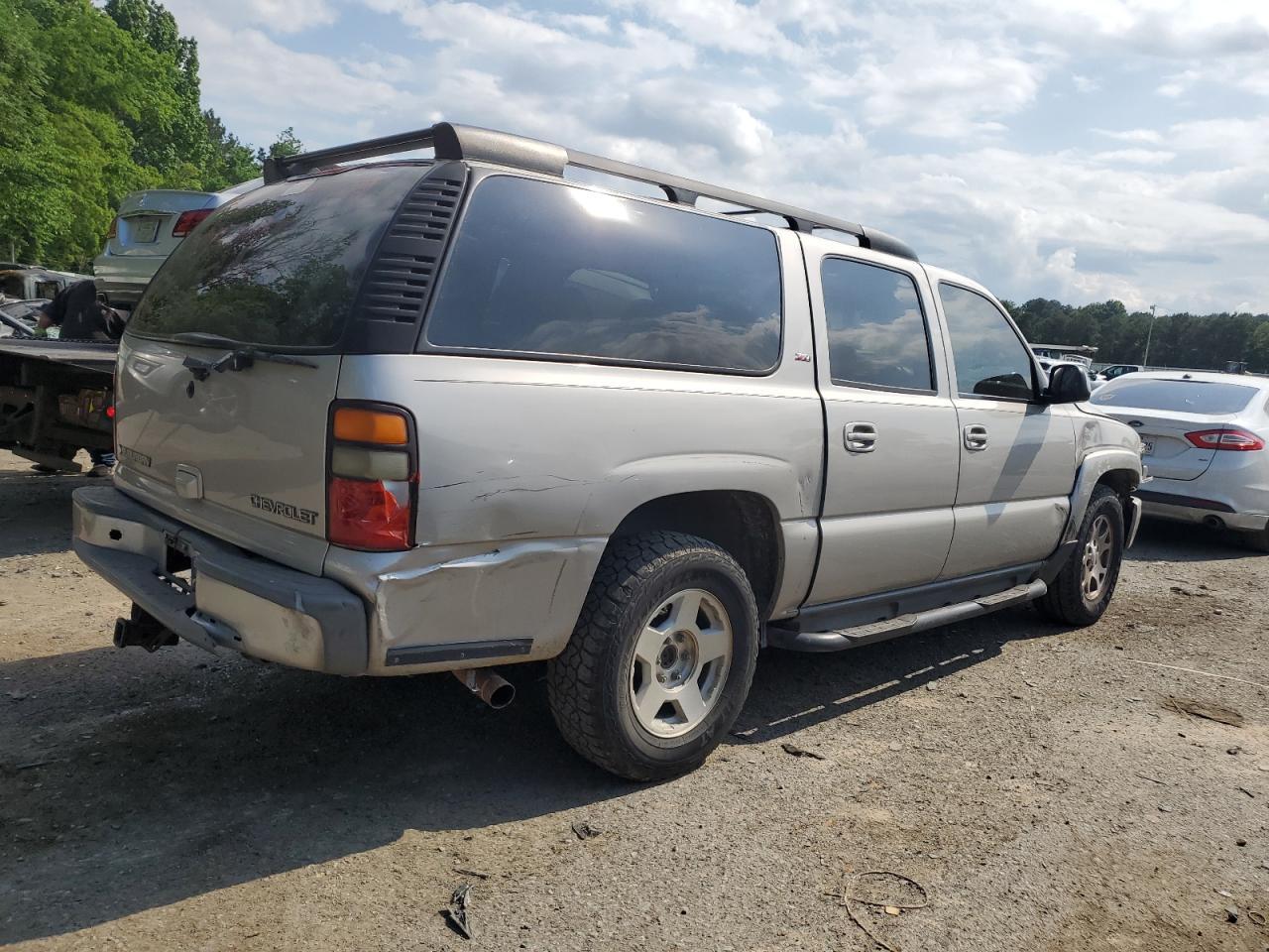 2005 Chevrolet Suburban C1500 - Image 3