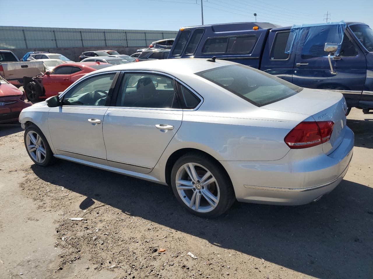 2013 Volkswagen Passat Sel - Фото 2