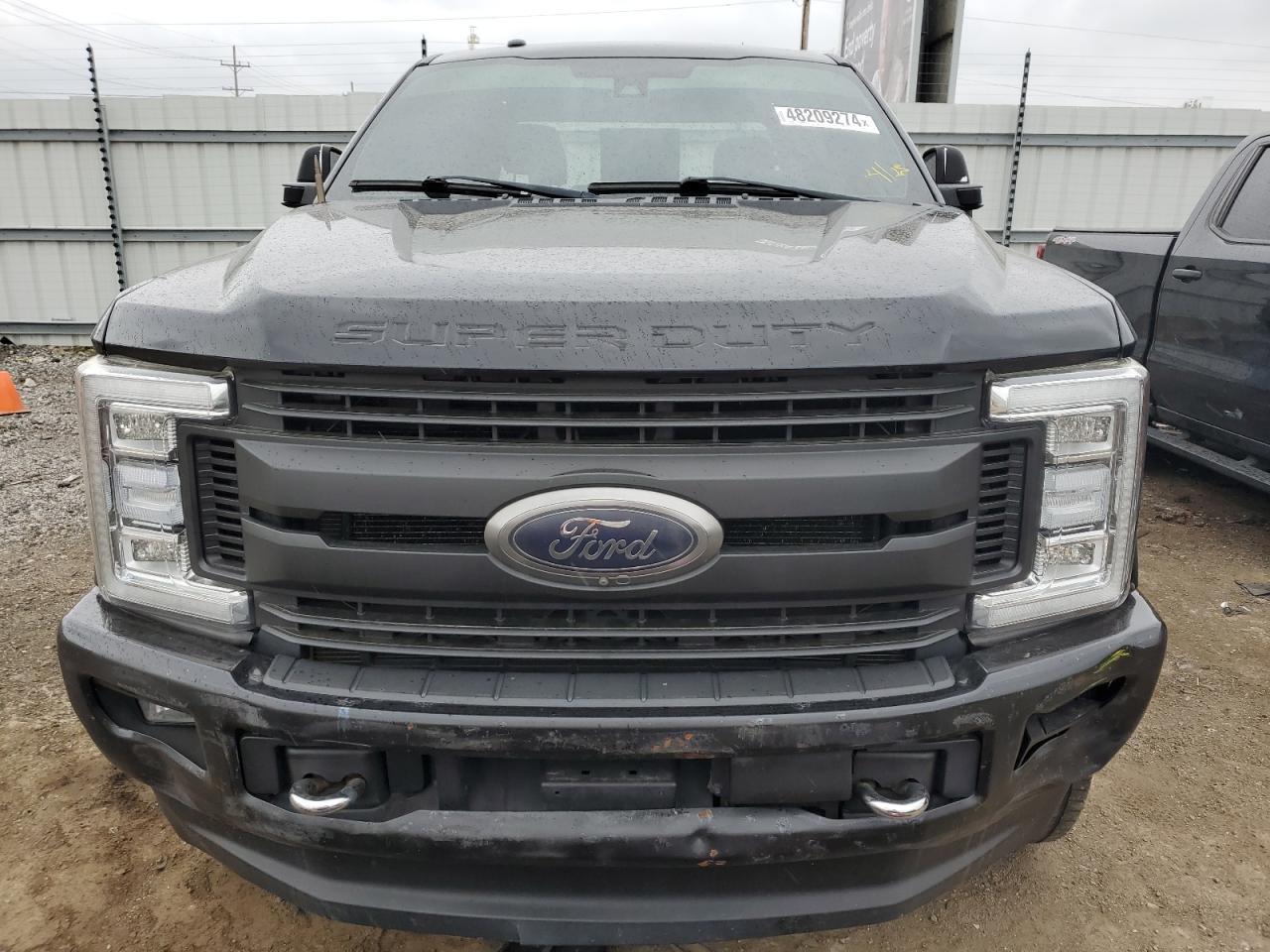2017 Ford F350 Super Duty - Фото 5