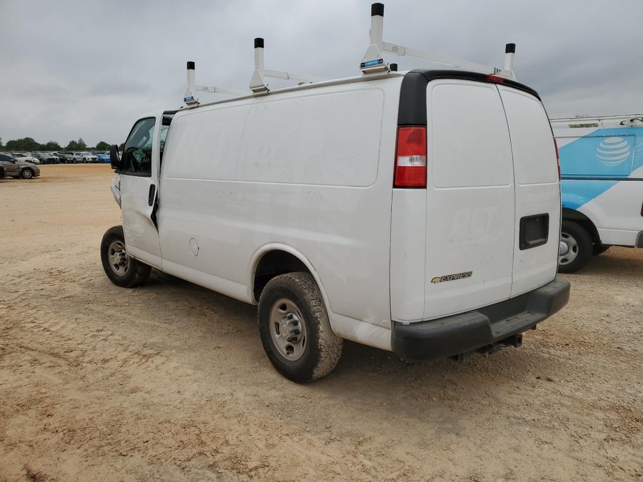 2020 Chevrolet Express G3500 - Фото 2