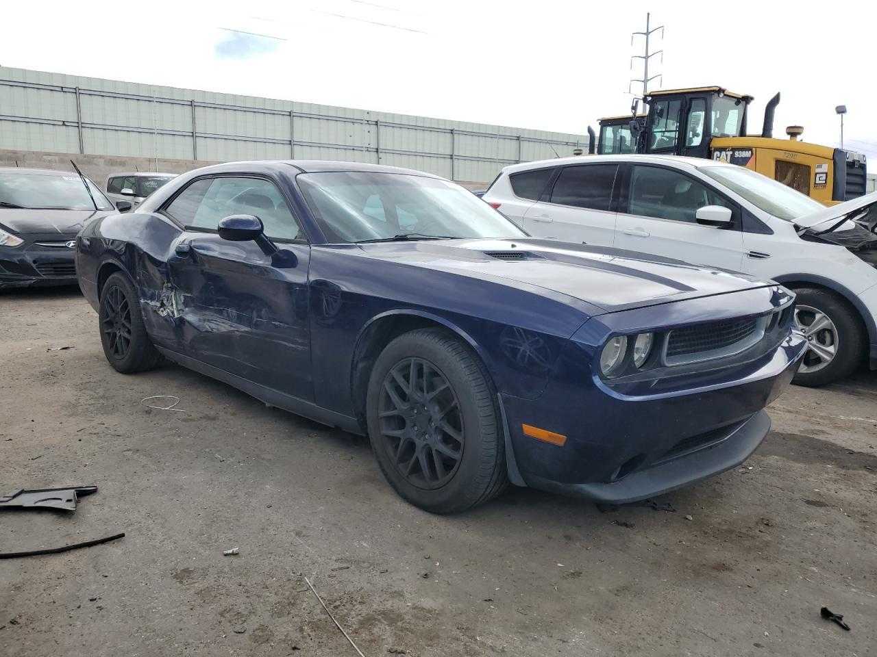 2014 Dodge Challenger Sxt - Image 4