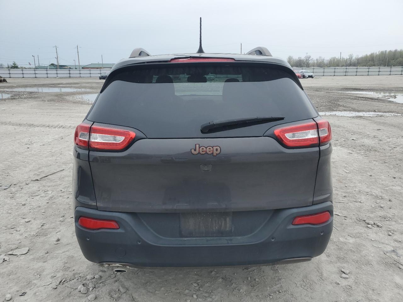 2016 Jeep Cherokee Latitude - Image 6