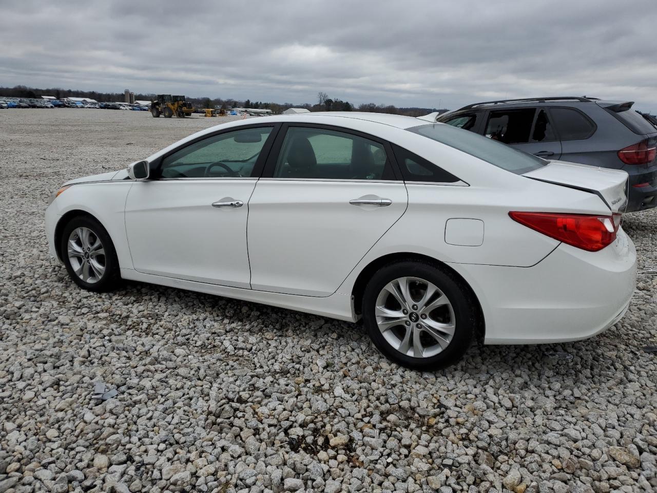 2011 Hyundai Sonata Se - Image 2