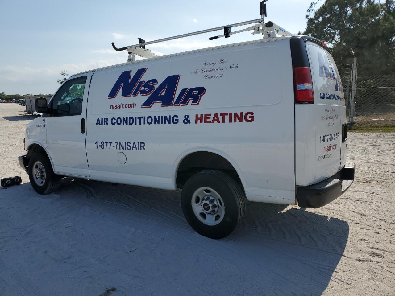 2023 GMC Savana G2500 - Фото 2