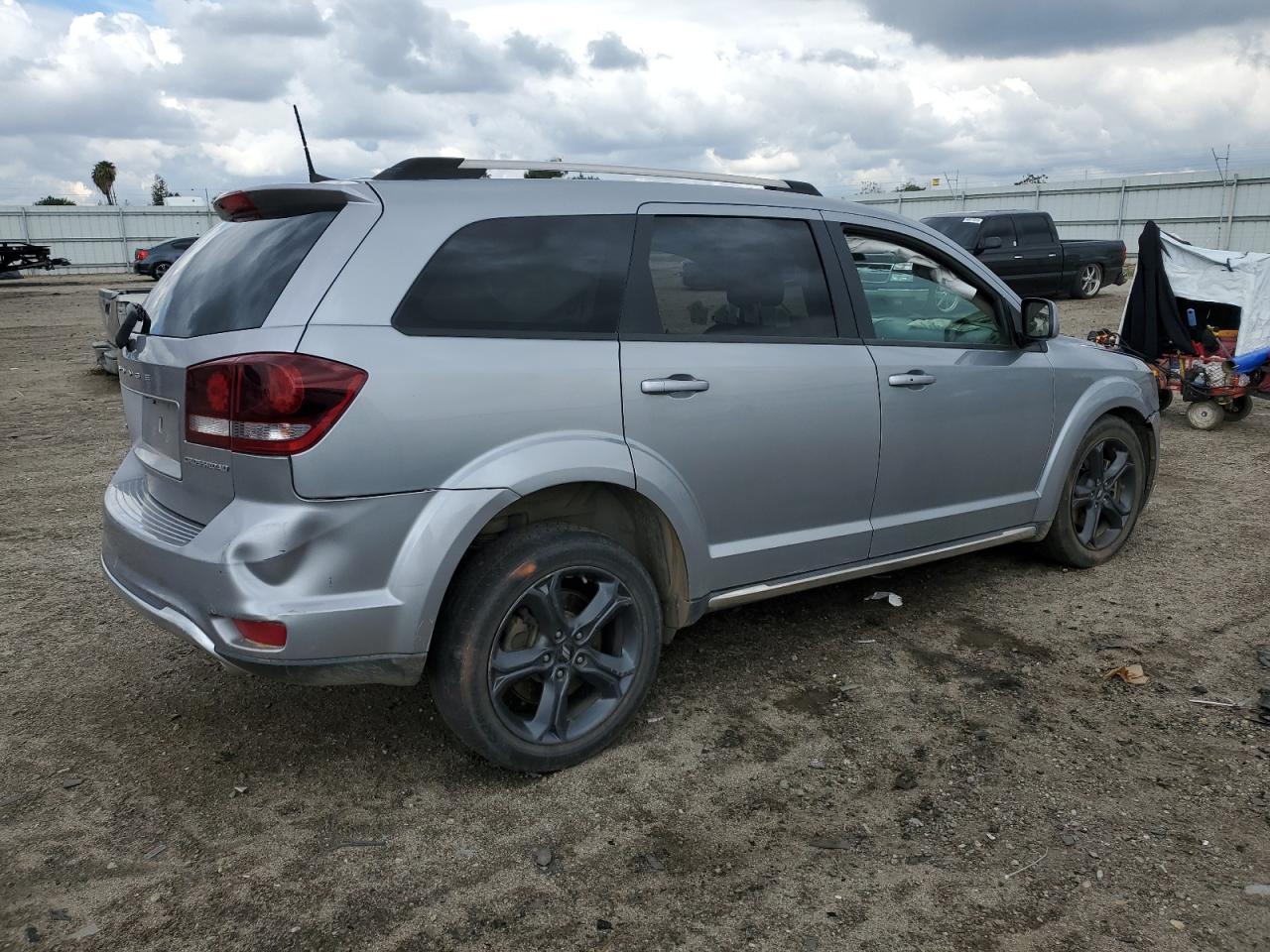 2018 Dodge Journey Crossroad - Image 3