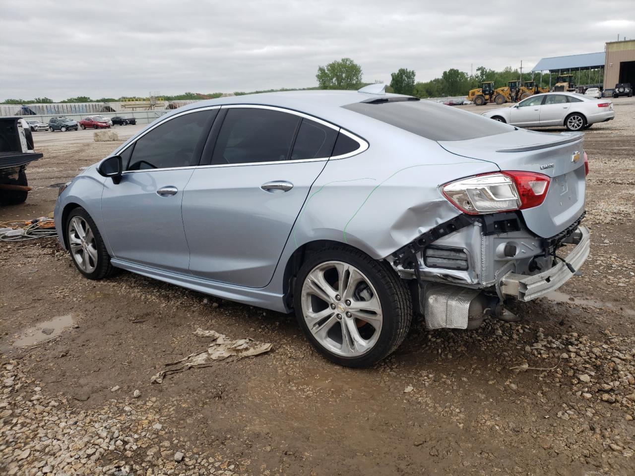 2017 Chevrolet Cruze Premier - Image 2