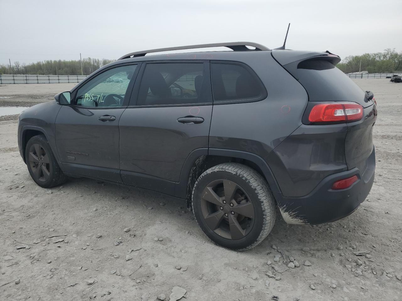 2016 Jeep Cherokee Latitude - Image 2