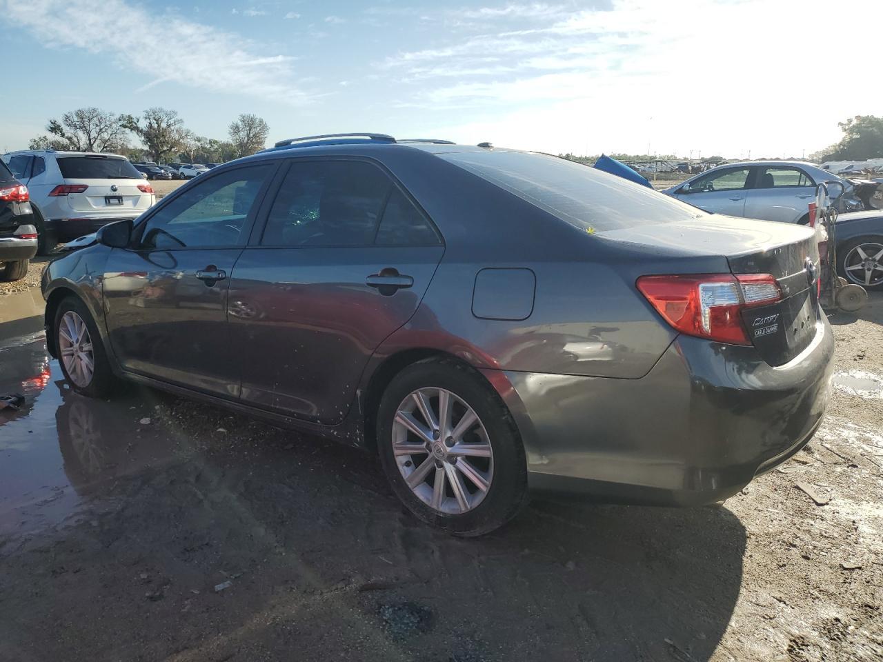 2014 Toyota Camry Xle V6 - Image 2