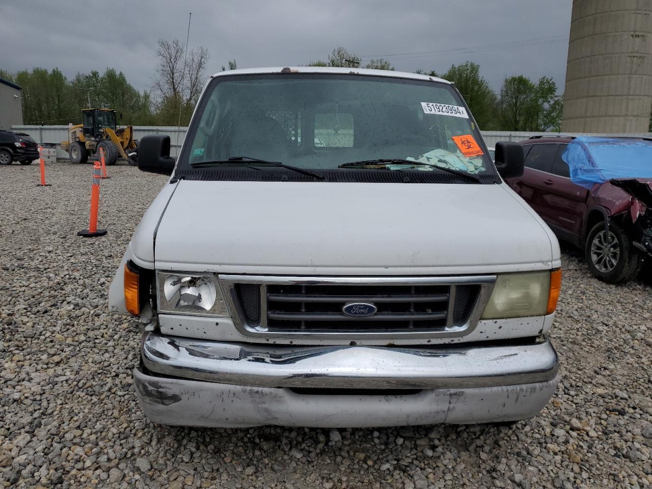 2004 Ford Econoline E250 Van - Фото 5