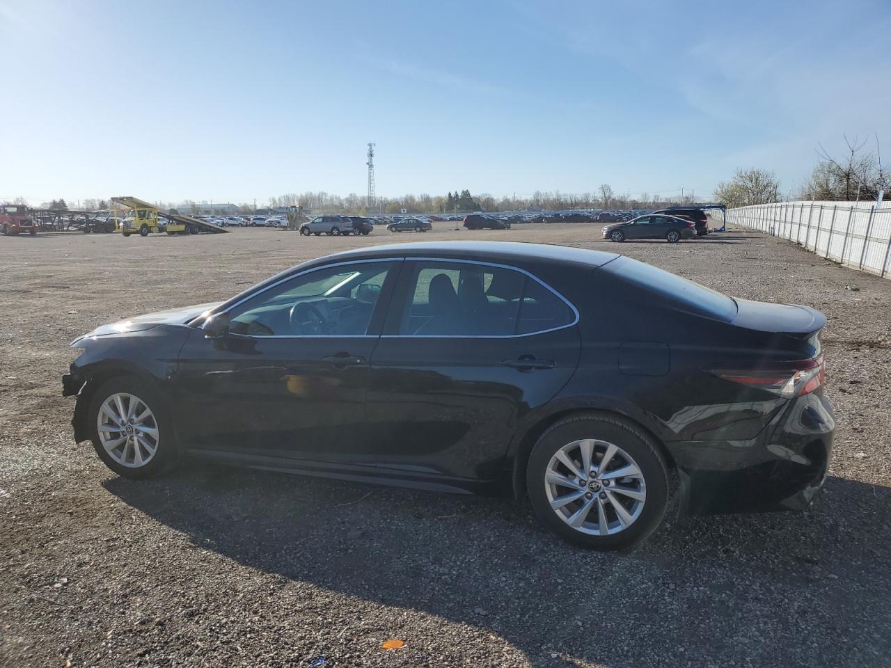 2021 Toyota Camry Se - Фото 2
