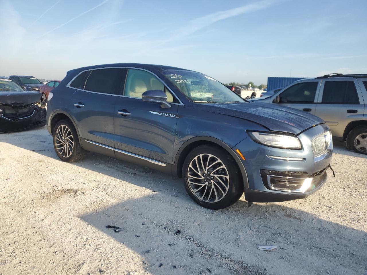 2019 Lincoln Nautilus Reserve - Image 4