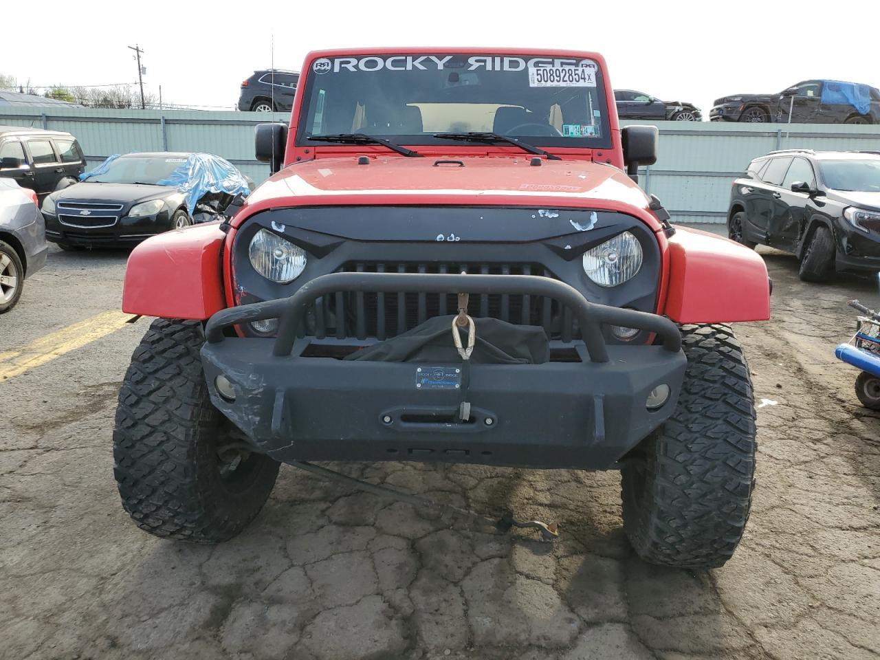 2015 Jeep Wrangler Unlimited Sahara - Image 5