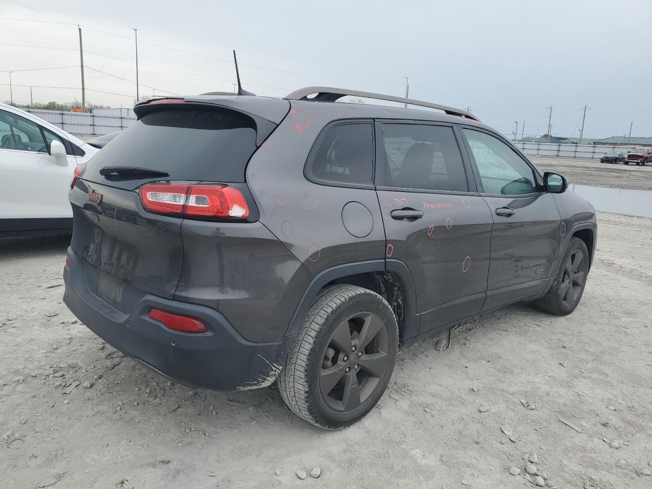 2016 Jeep Cherokee Latitude - Image 3