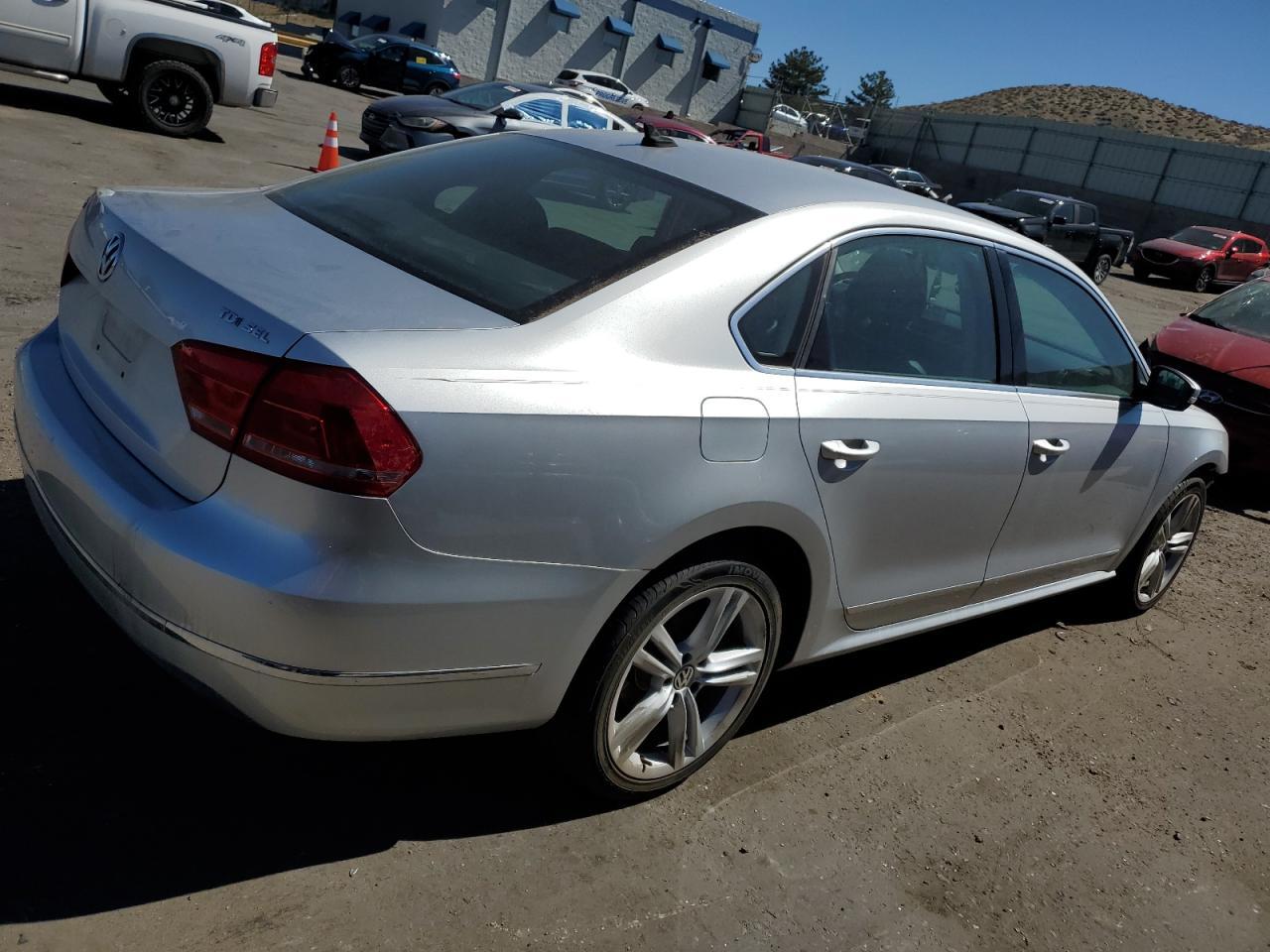 2013 Volkswagen Passat Sel - Фото 3
