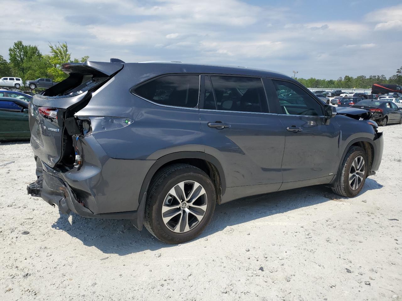 2023 Toyota Highlander Hybrid Xle - Image 3