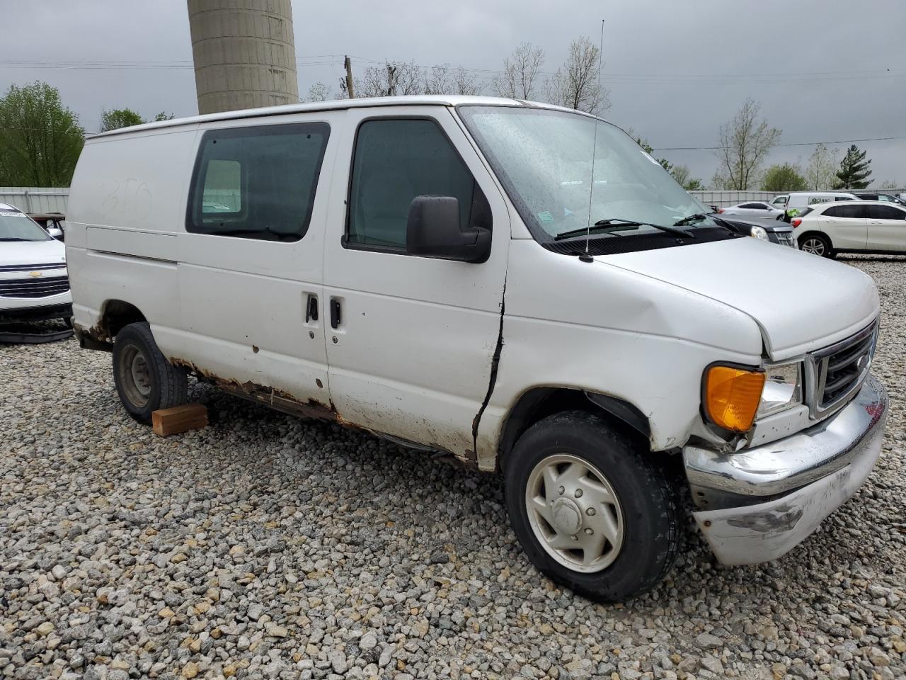 2004 Ford Econoline E250 Van - Фото 4