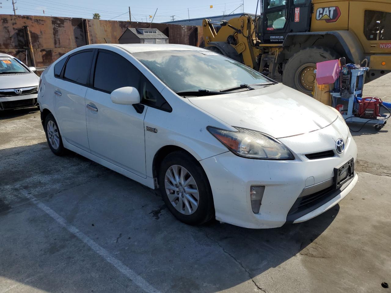 2014 Toyota Prius Plug-In - Фото 4