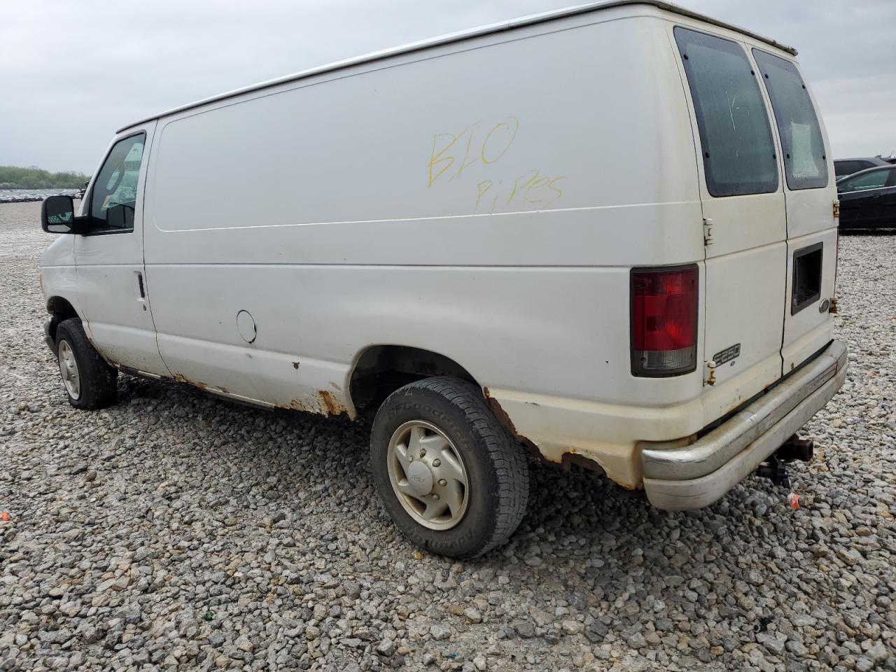 2004 Ford Econoline E250 Van - Фото 2