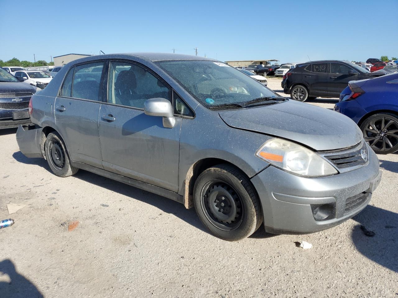 2010 Nissan Versa S - Фото 4