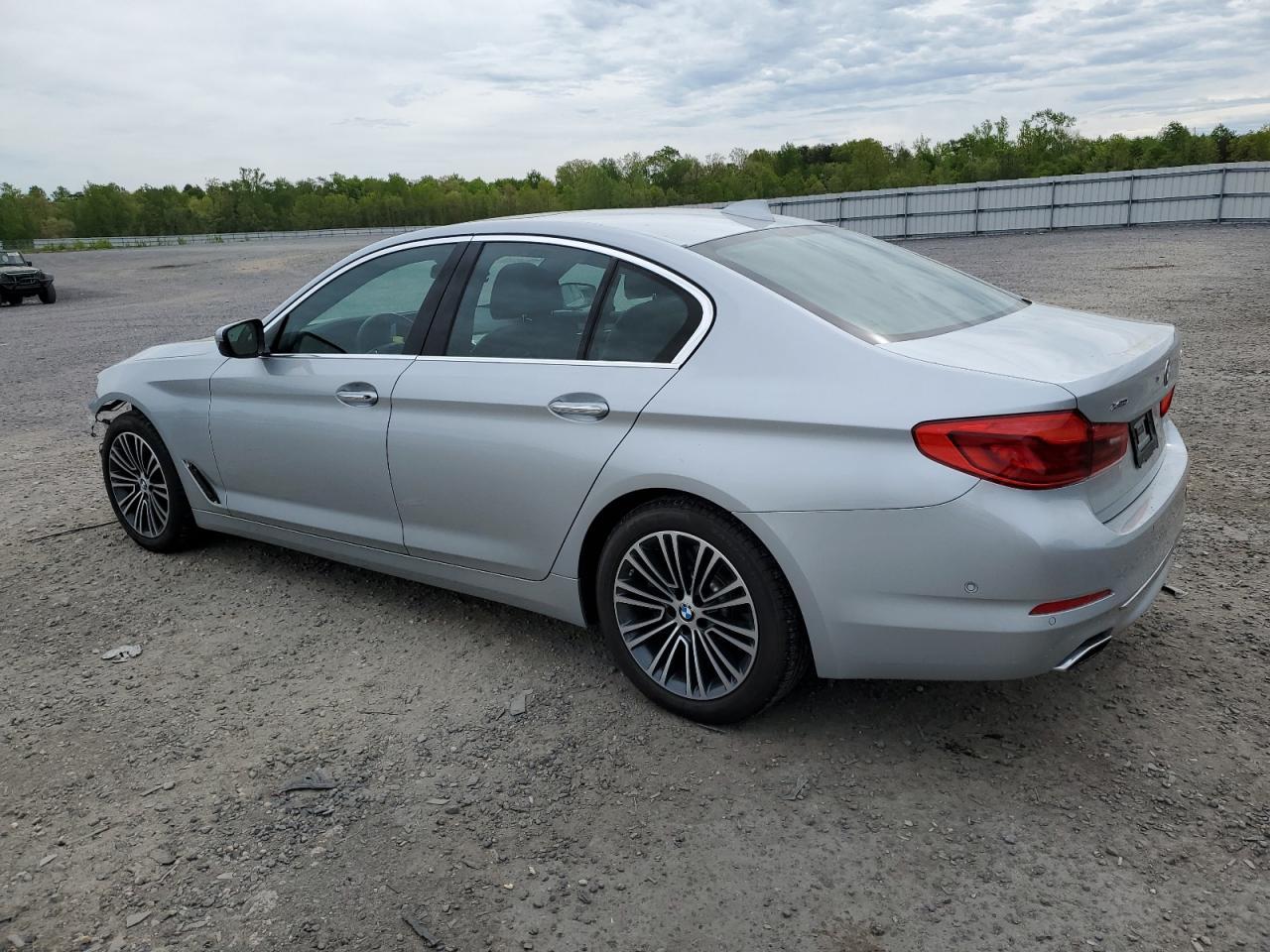 2017 BMW 540 Xi - Image 2
