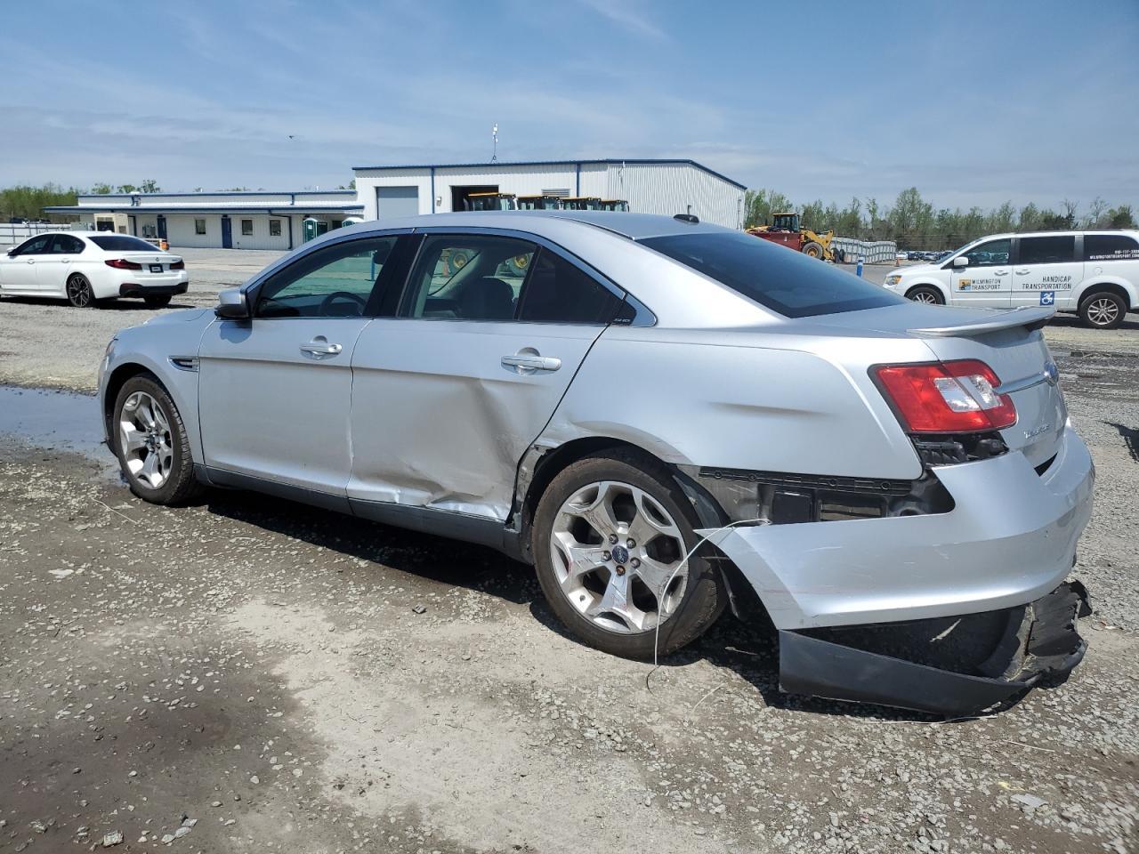 2011 Ford Taurus - Фото 2