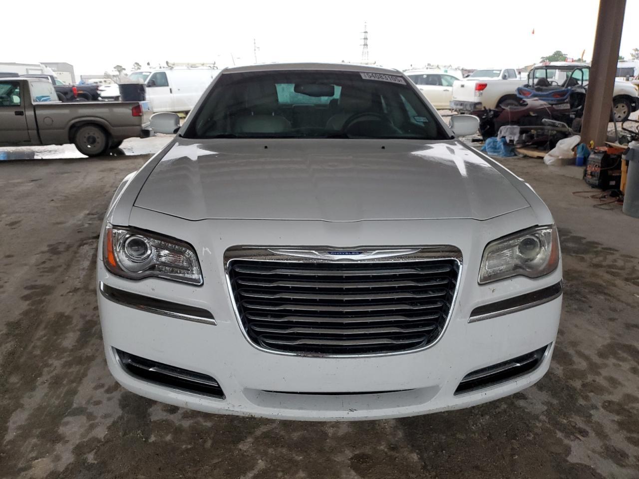 2014 Chrysler 300 - Image 5