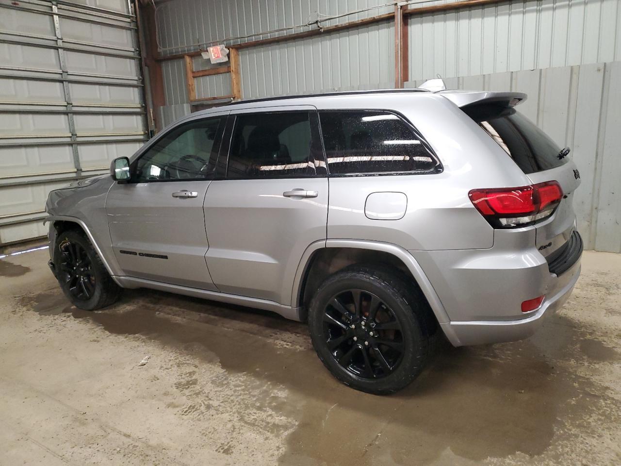 2018 Jeep Grand Cherokee Laredo - Image 2