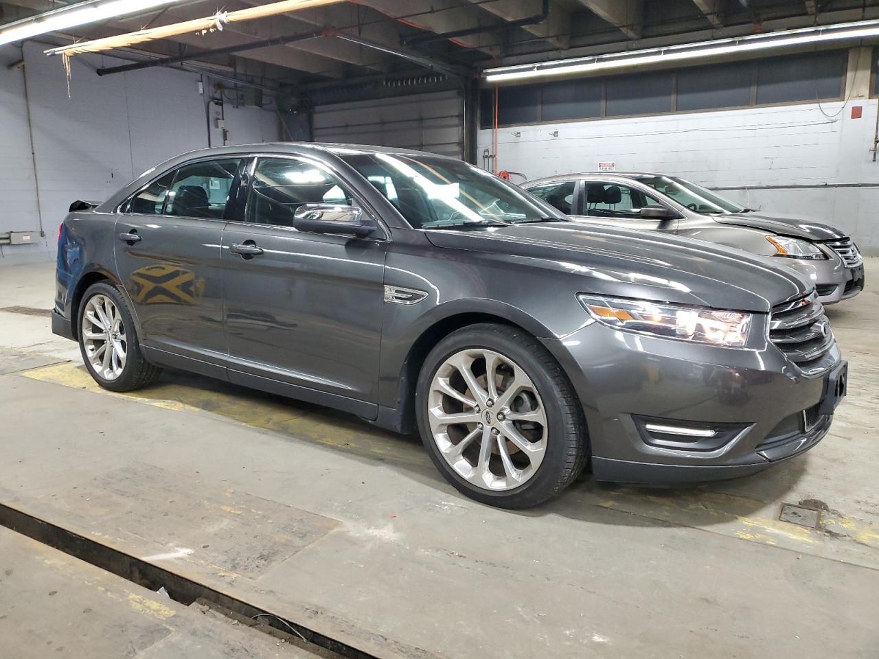2015 Ford Taurus Limited - Image 4