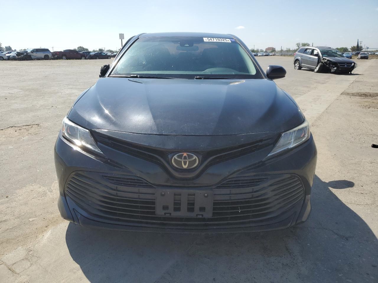 2020 Toyota Camry Le - Фото 5