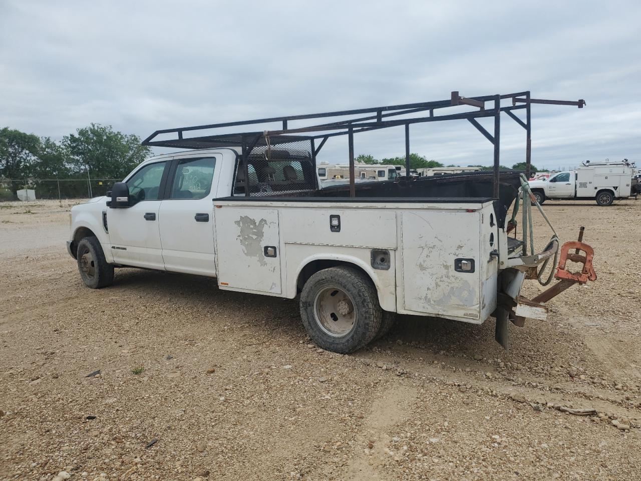 2017 Ford F350 Super Duty - Фото 2